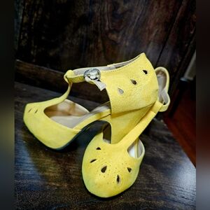 Yellow Vintage Mary Jane Heels with Medium Heel